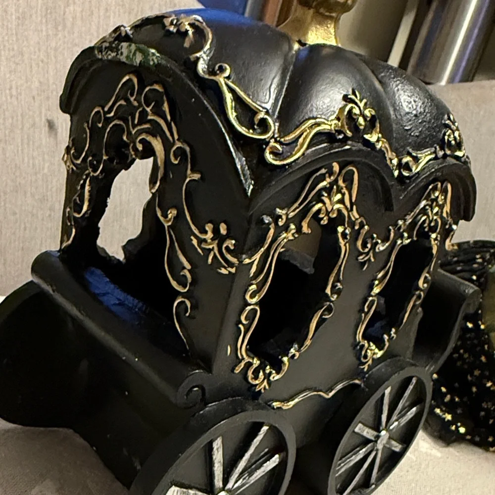 Ashland Black and gothic spooky Carriage Accent - Picture 3 of 3